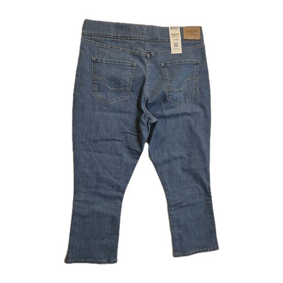 Levi's Signature Gold Jeans Womens 14/32 Blue Pull-On Capri Slimming Denim NWT - Picture 2 of 10